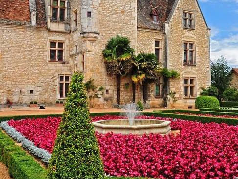 Château des Milandes en Dordogne, notre bassin octogonal avec jet d'eau central, pièce centrale de ce magnifique jardin à la française
