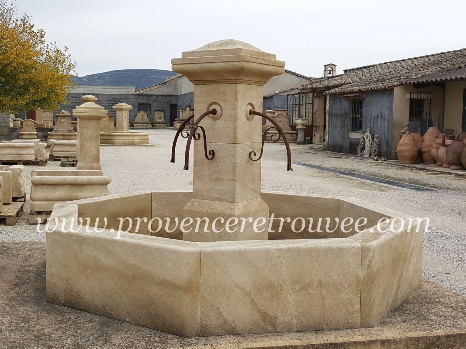 Fontaine centrale en pierre La Campagne 300  fonc-C-300