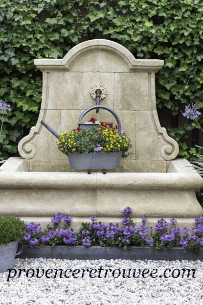 Fontaines de jardin en pierre de taille à installer contre un mur