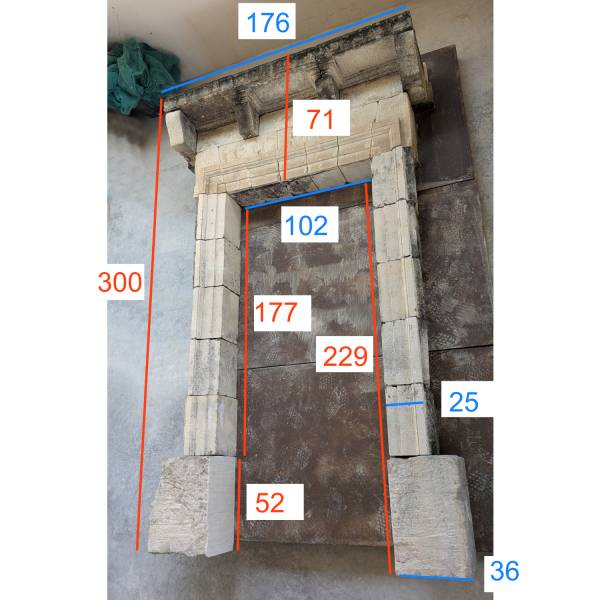 Encadrement de porte d'entrée en pierre de taille